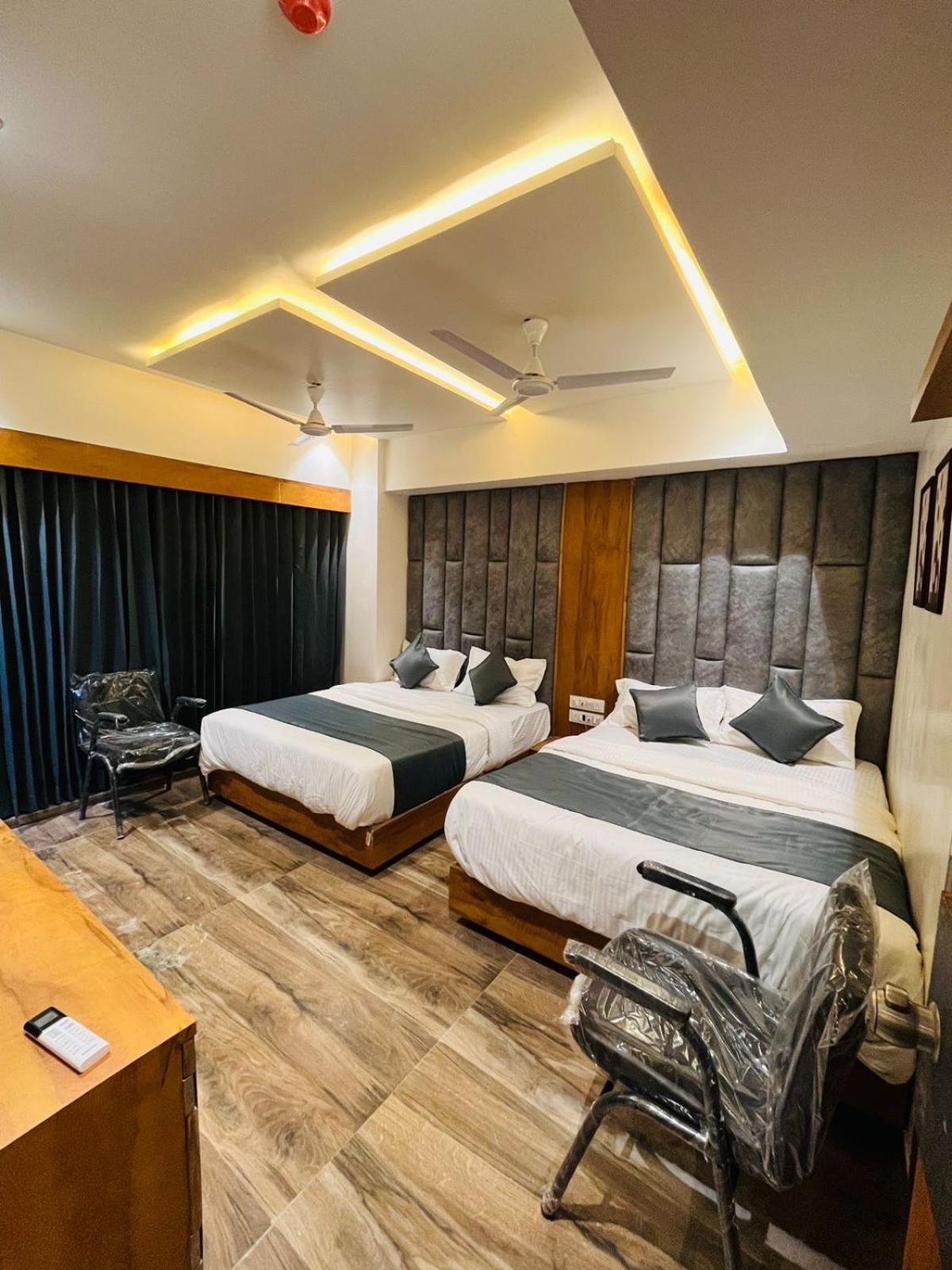 Hotel Paramount Villa Gandhinagar Exterior photo